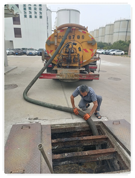 乌烈镇隔油池清掏