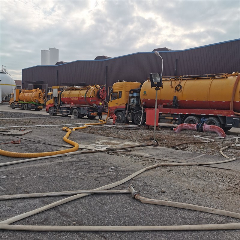 乌烈镇污水池清理