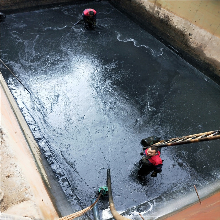 乌烈镇废水池清理