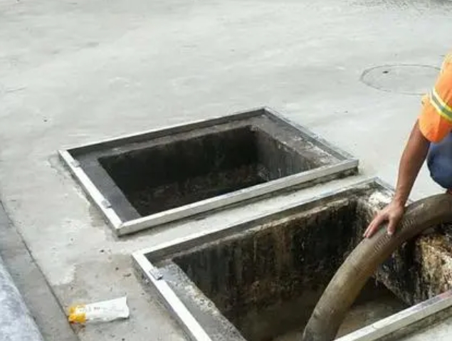 乌烈镇化粪池清理