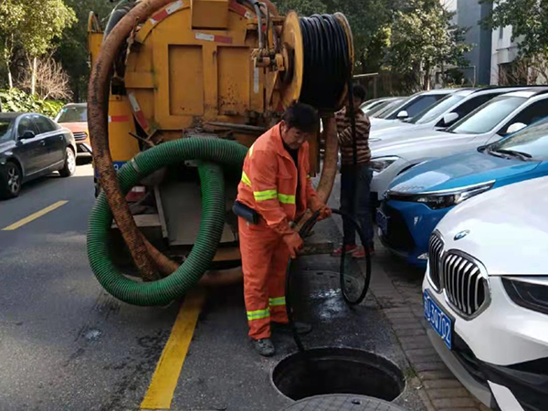 乌烈镇排污管道清淤