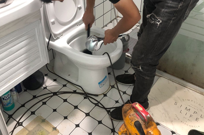 乌烈镇马桶堵塞自己疏通还是找师傅?专业上门服务让你省时更省心